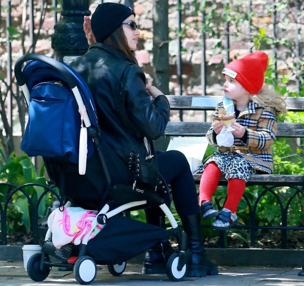 Irina Shayk y su hija merendando en Nueva York