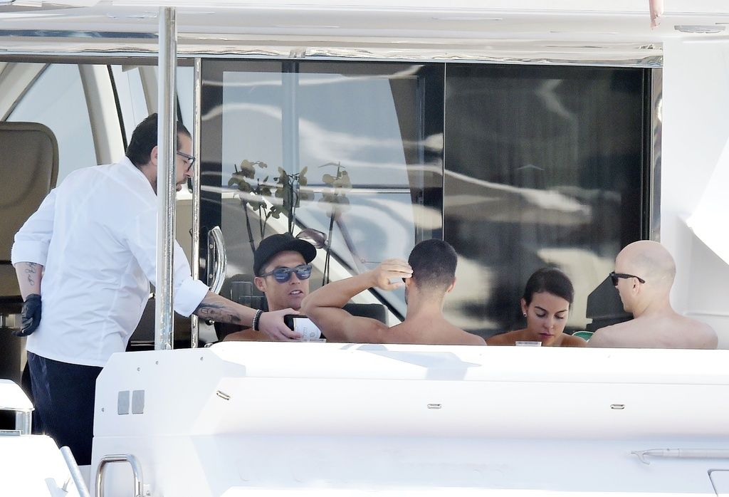 Cristiano Ronaldo y Georgina Rodriguez, vacaciones en un yate.