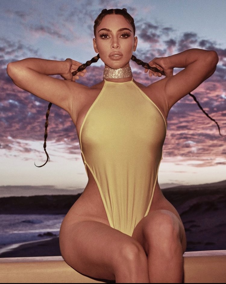 Decremento ajustar Querido Desver: Kim Kardashian con el bañador de Borat