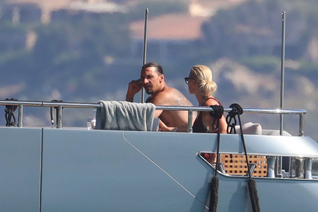 Zlatan Ibrahimovic, un feapo en yate con su mujer