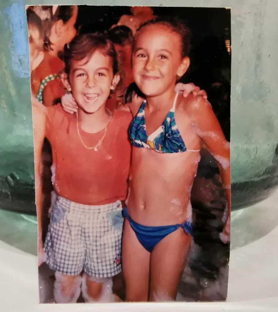 Georgina Rodríguez con su hermana Ivana, de niñas: dos celebrities de peques