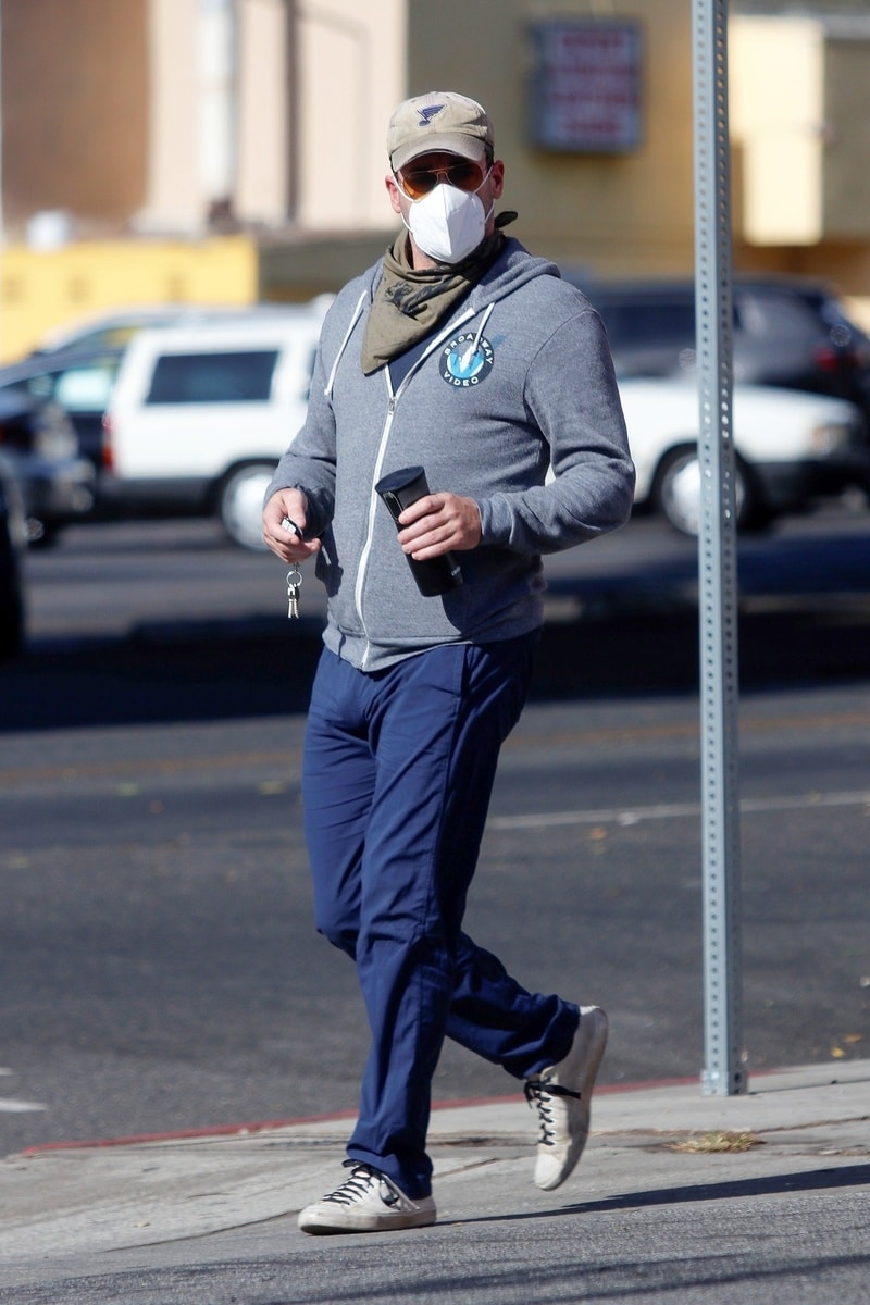 Jon Hamm de paseo por Los Ángeles