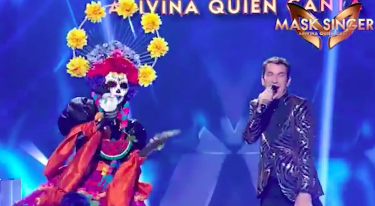 Catrina, en las semifinales de Mask Singer, con Arturo Valls