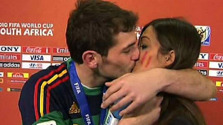 El beso de Iker a Sara al ganar el Mundial