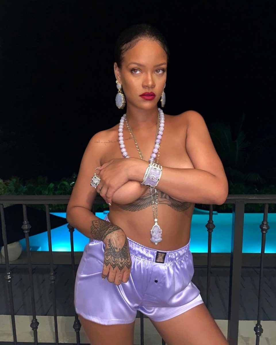 Rihanna se salta de y posa así sin ropa.