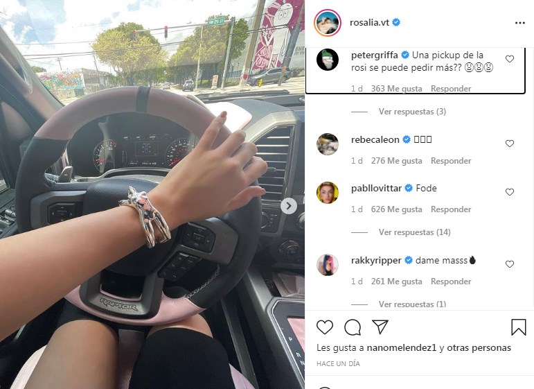 Rosalía presume su camioneta nueva en Instagram