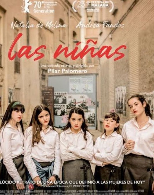 Adriana Abenia comparte foto en callejón icónico de Zaragoza póster de película Las Niñas