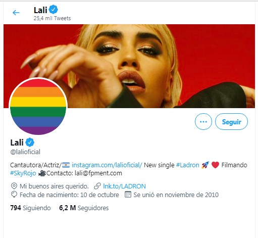 Famosas apoyaron mes del orgullo Lali Espósito usa bandera de la comunidad LGBT en su perfil