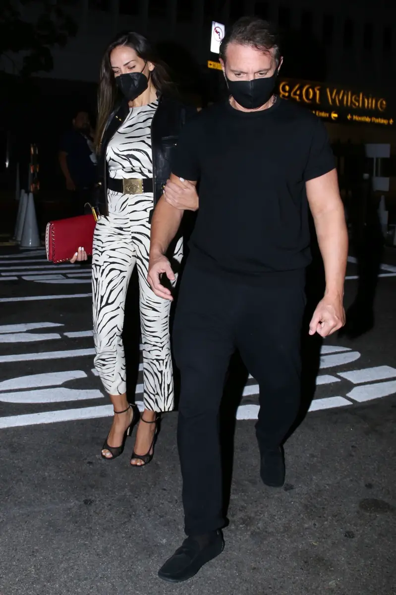 La nueva novia de Luis Miguel, con el cantante, paseando por Beverly Hills