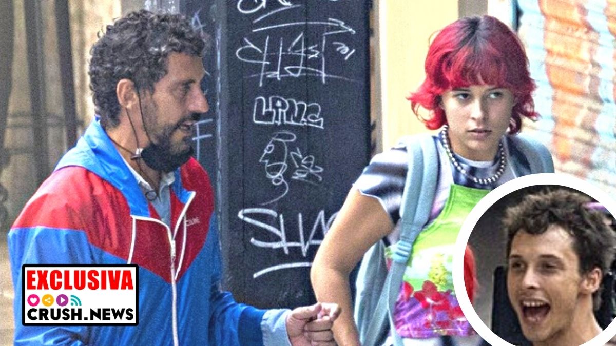 Detalle del rodaje de Paco León con Ester Expósito en el elenco, mientras dirige a Dora Postigo. Abajo, Ayax.