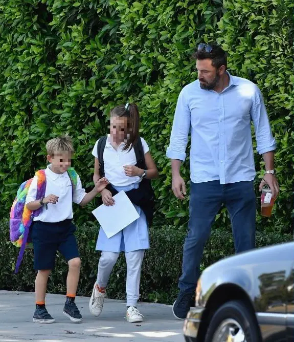 Ben Affleck con dos de sus hijos