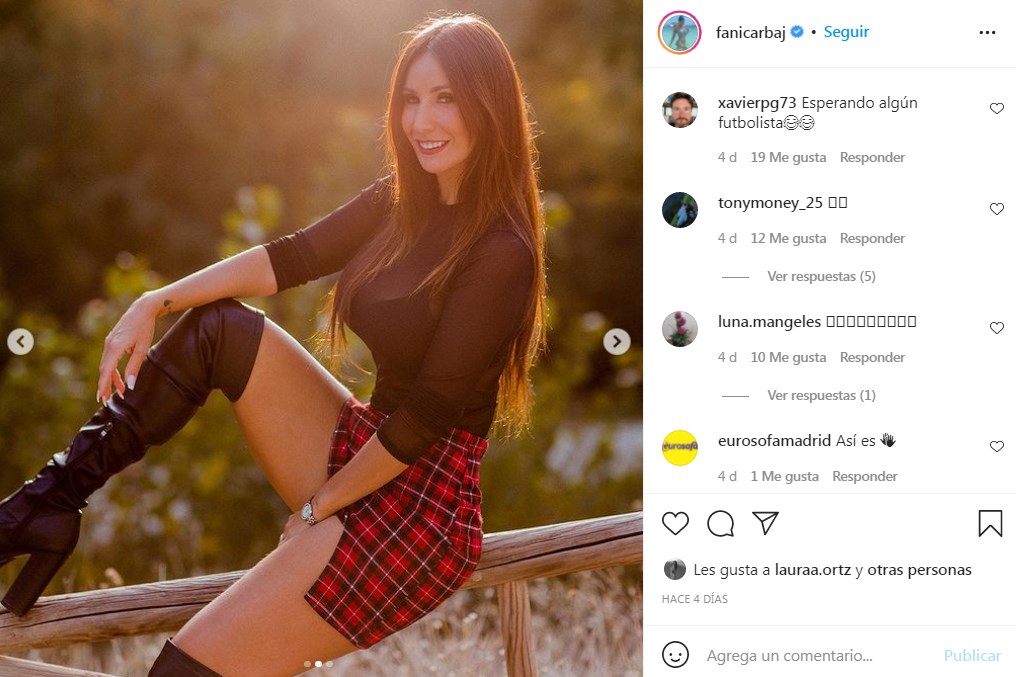 Fani Carbajo con falda colegiala y botas emocionan a sus fans conquistando Instagram