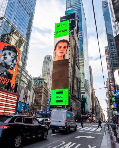 Amaia Romero brilla en el Times Square de Nueva York