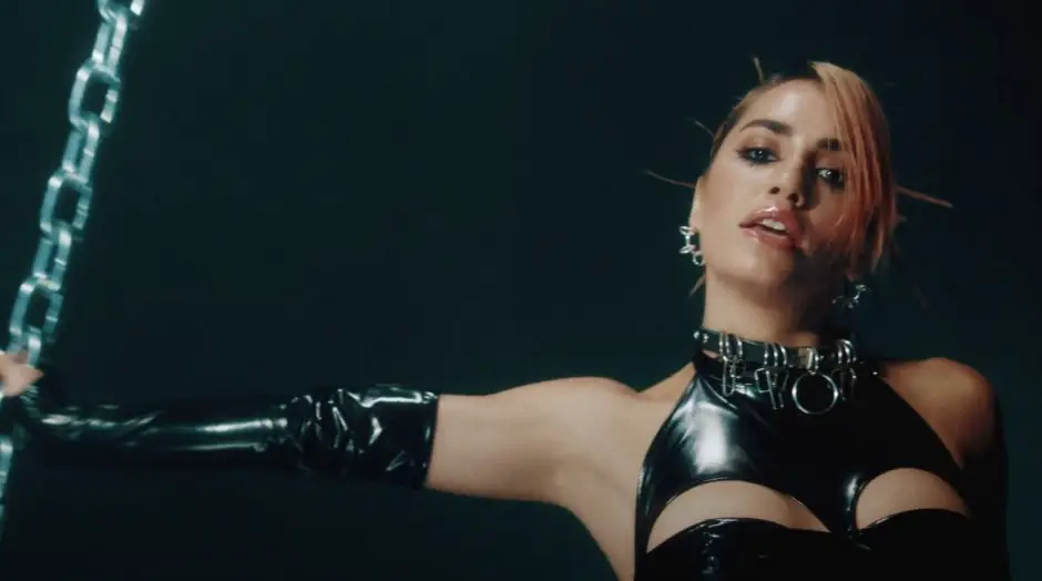 Lali Espósito lanza su primera canción del 2022 con un outfit nivel diosa
