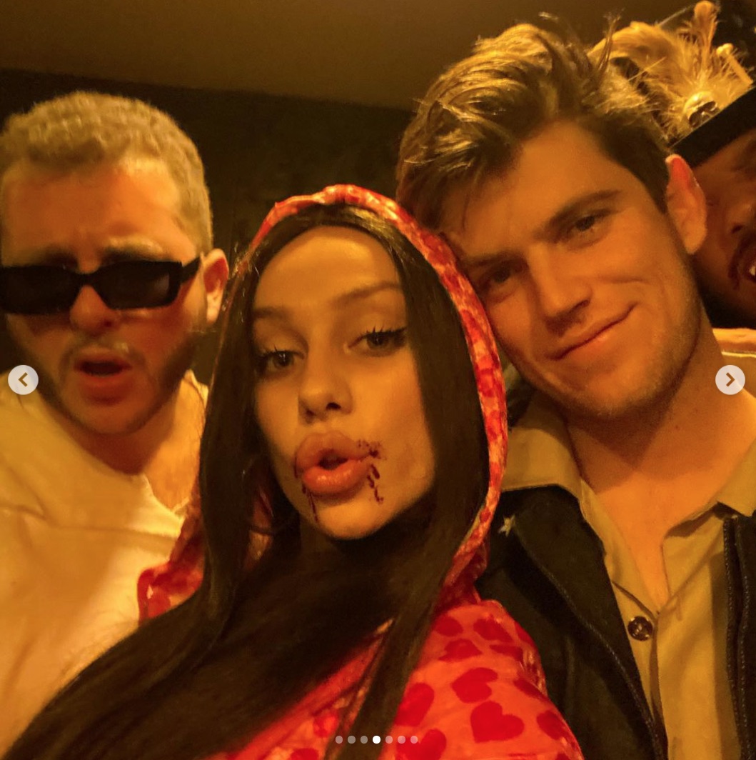 Post de Instagram de Miguel Bernardeau en el que está en Halloween con Ester Expósito y otro amigo