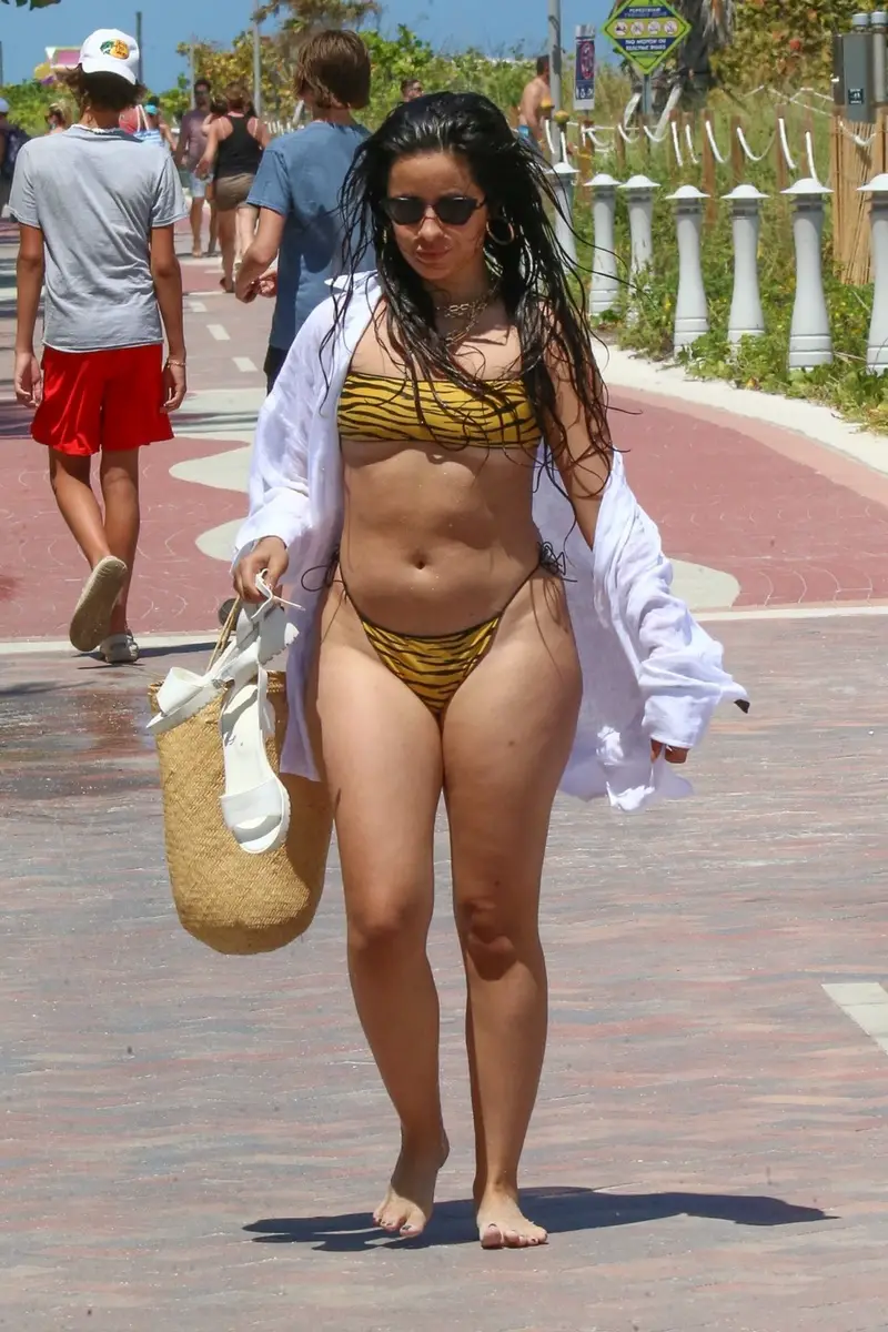 Camila Cabello en bikini
